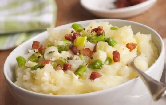 mashed potato with bacon puffs