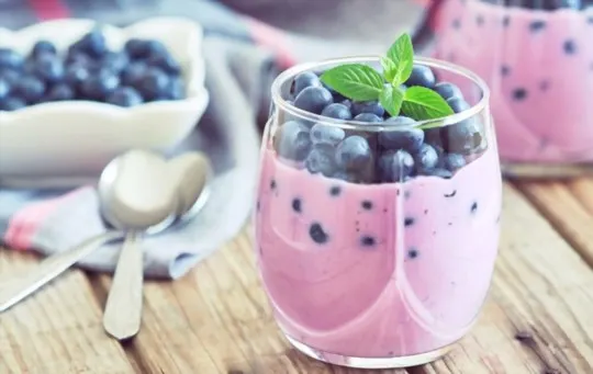 blueberries and yogurt