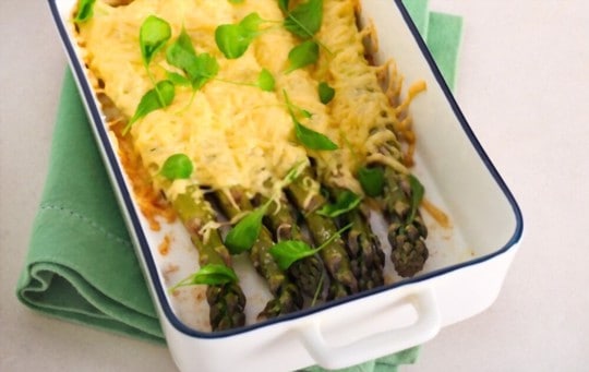 cheesy baked asparagus