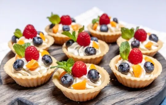 cornbread tartlets with tomato