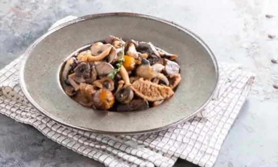 sauted button mushrooms