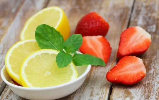 strawberries with lemon