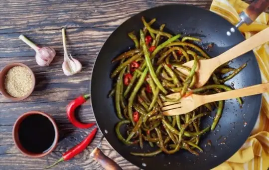 green beans fried with garlic
