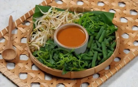 green beans with peanut sauce