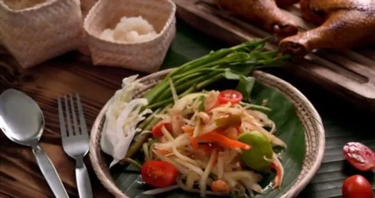 papaya salad with beansprout