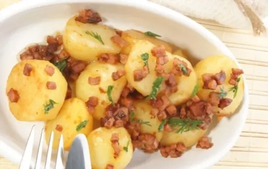 potato salad with bacon bits