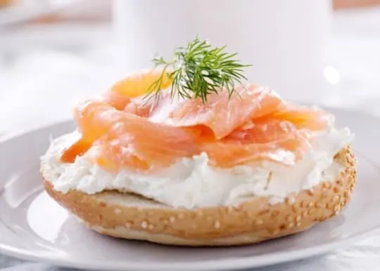 smoked salmon bagel