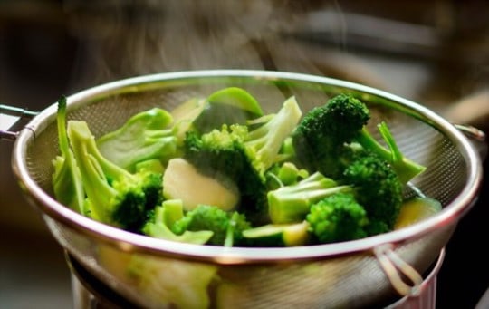 steamed broccoli