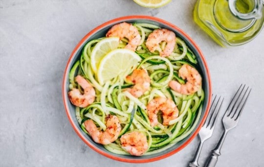 zoodles with fresh vegetables