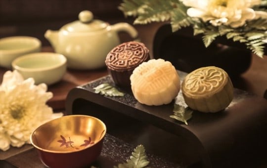 how to serve mooncakes