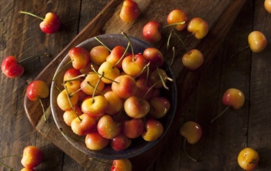 what do rainier cherries taste like