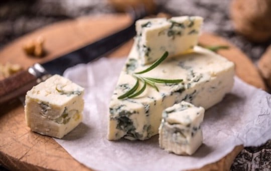 what does gorgonzola taste like