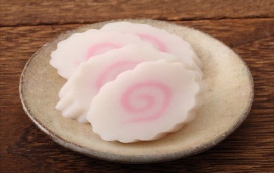 what does narutomaki taste like