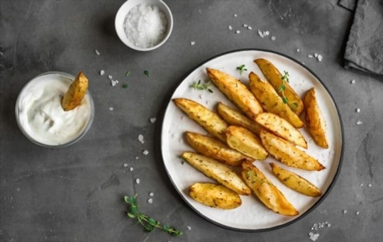 crispy seasoned potato wedges