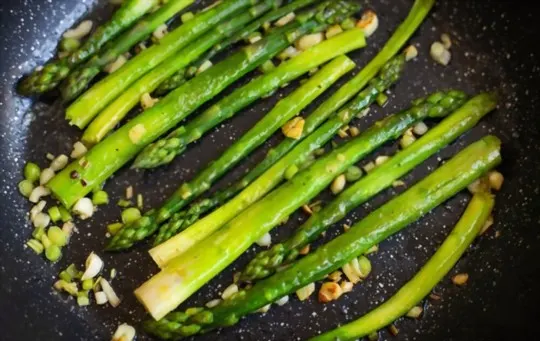 panfried asparagus with garlic