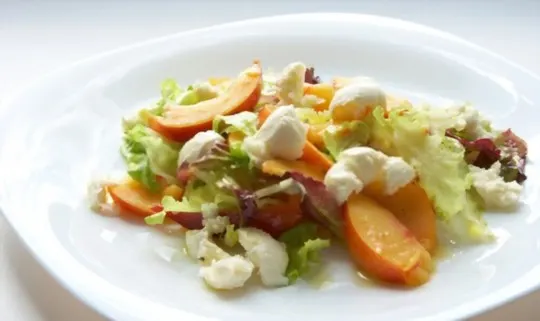 peach and cheese salad