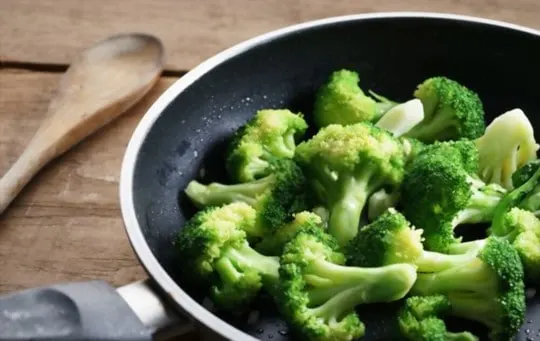 steamed broccoli