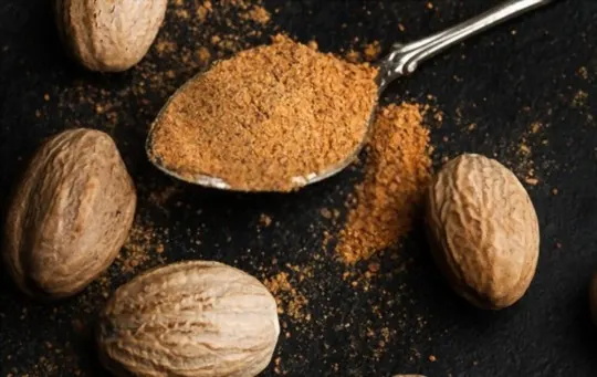 are there any health benefits to eating nutmeg