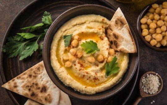 foods that taste good with hummus