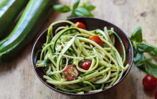 how to prepare and eat zucchini noodles