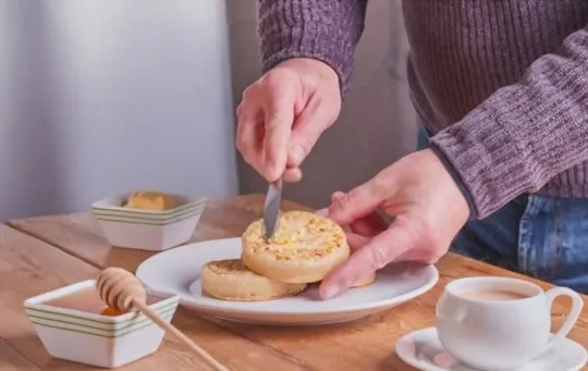 how to prepare and make crumpets