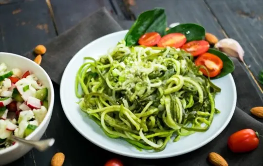 zucchini noodles salad