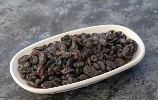 dried raisins