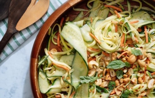 noodle salad with peanuts