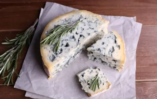 what does stilton cheese taste like