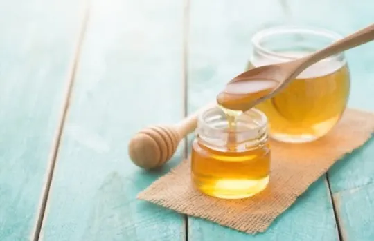 5 BEST Substitutes for Corn Syrup in Caramel